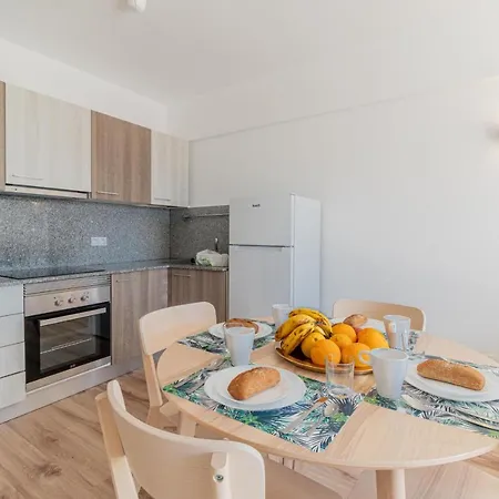 Charming Seaside And Terasse In Playa Paraiso Apartment