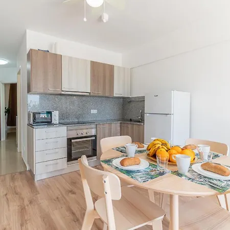 Charming Seaside And Terasse In Playa Paraiso Apartment